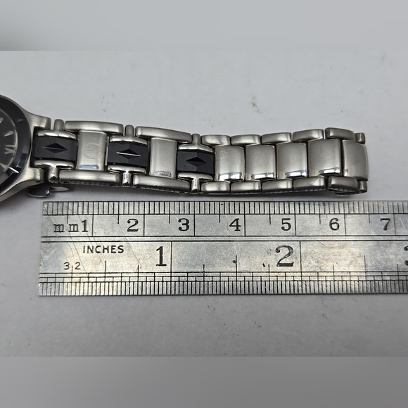Vintage Womens Essence Ceramic Diamond Cut Sapphire Crystal Watch New Battery - Picture 8 of 10